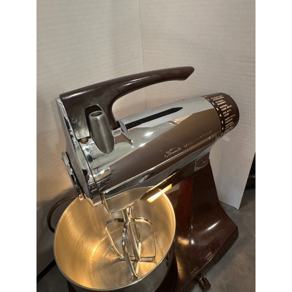Sunbeam Vista Stand Mixer Chrome‎ Vintage Kitchen Appliance with Bowls